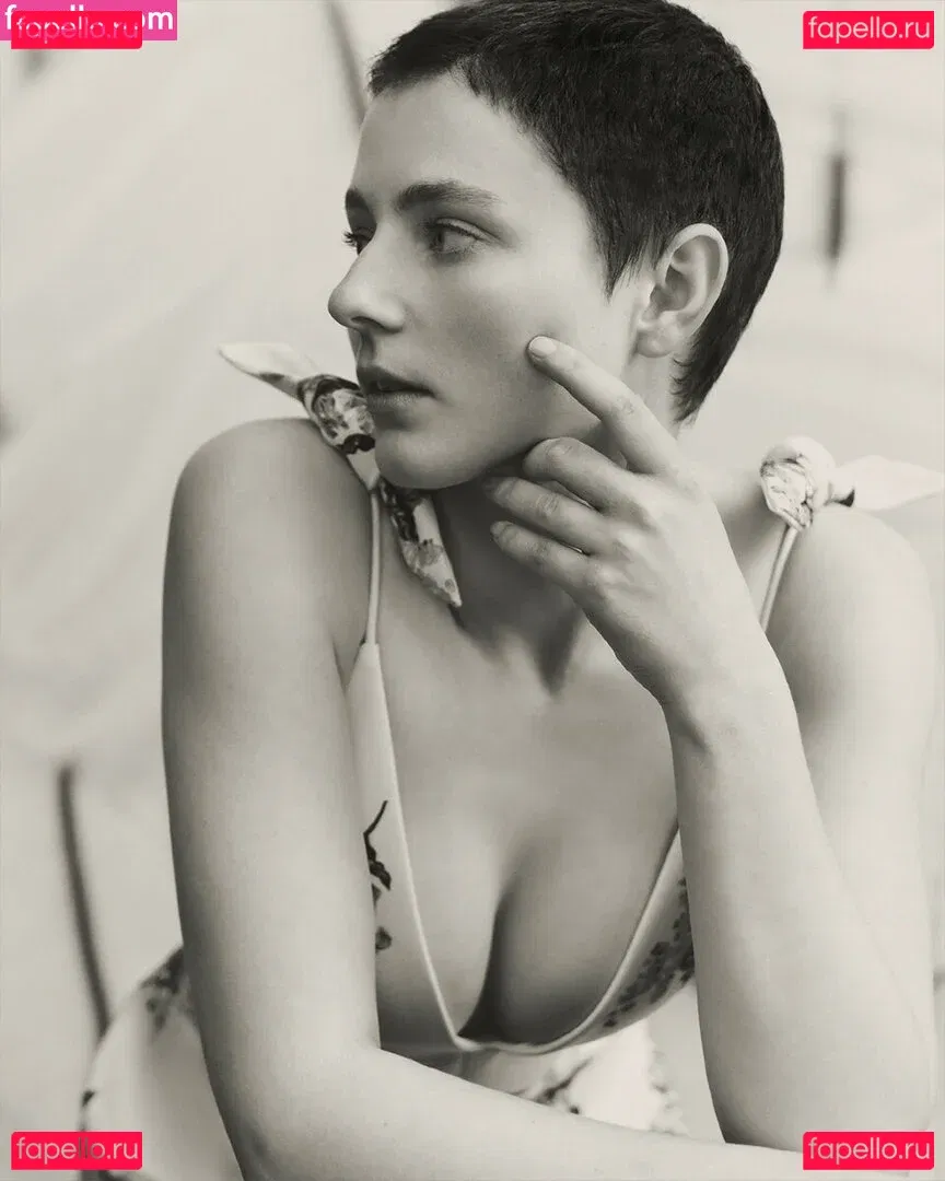 Thomasin Mckenzie Onlyfans Photo Gallery 