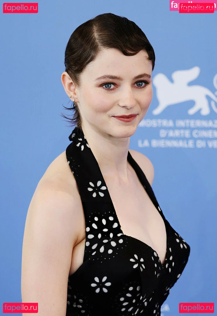 Thomasin Mckenzie Onlyfans Photo Gallery 