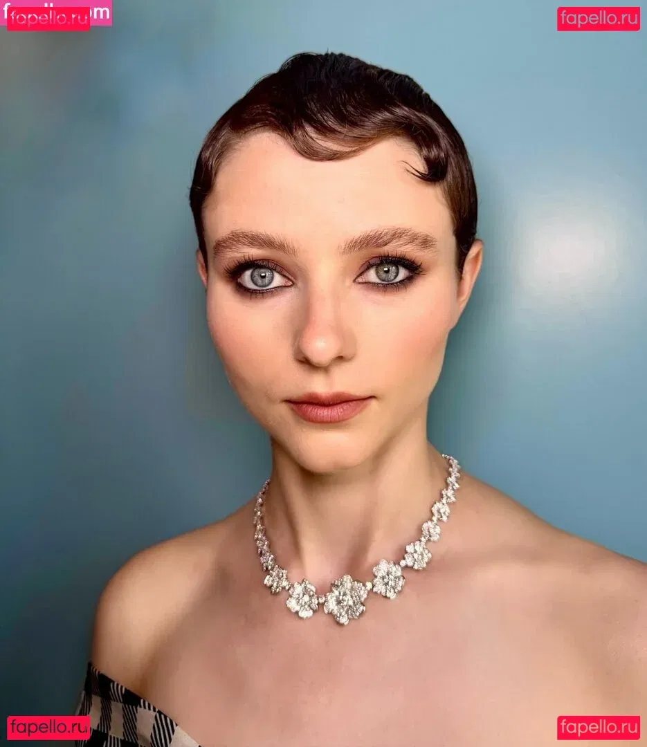 Thomasin Mckenzie Onlyfans Photo Gallery 
