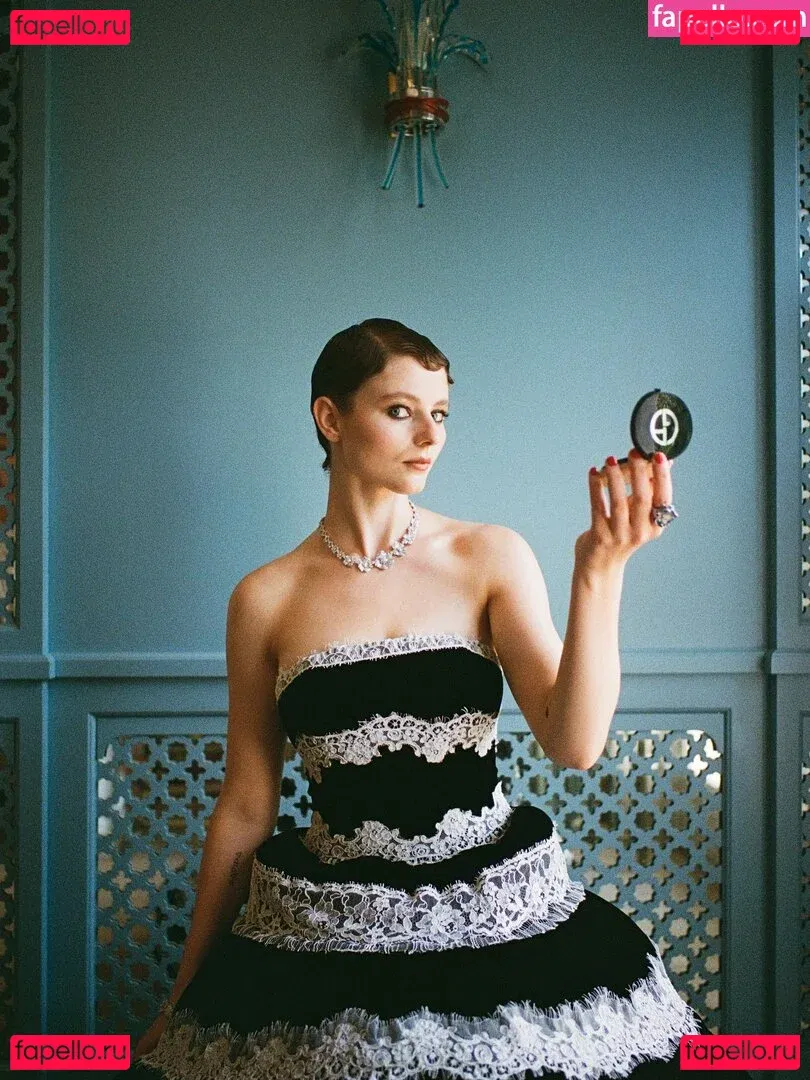 Thomasin Mckenzie Onlyfans Photo Gallery 