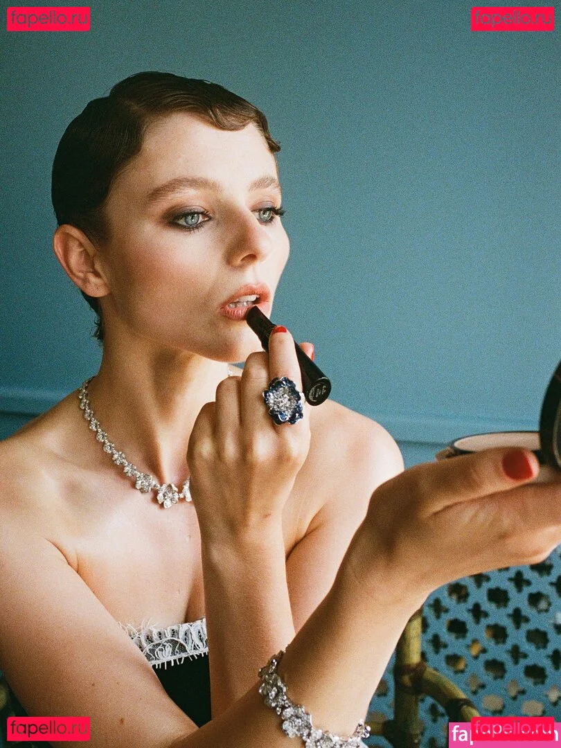 Thomasin Mckenzie Onlyfans Photo Gallery 