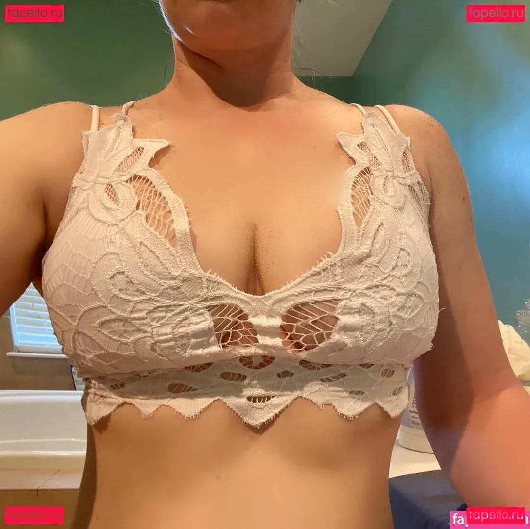 NipplyNurse Onlyfans Photo Gallery 