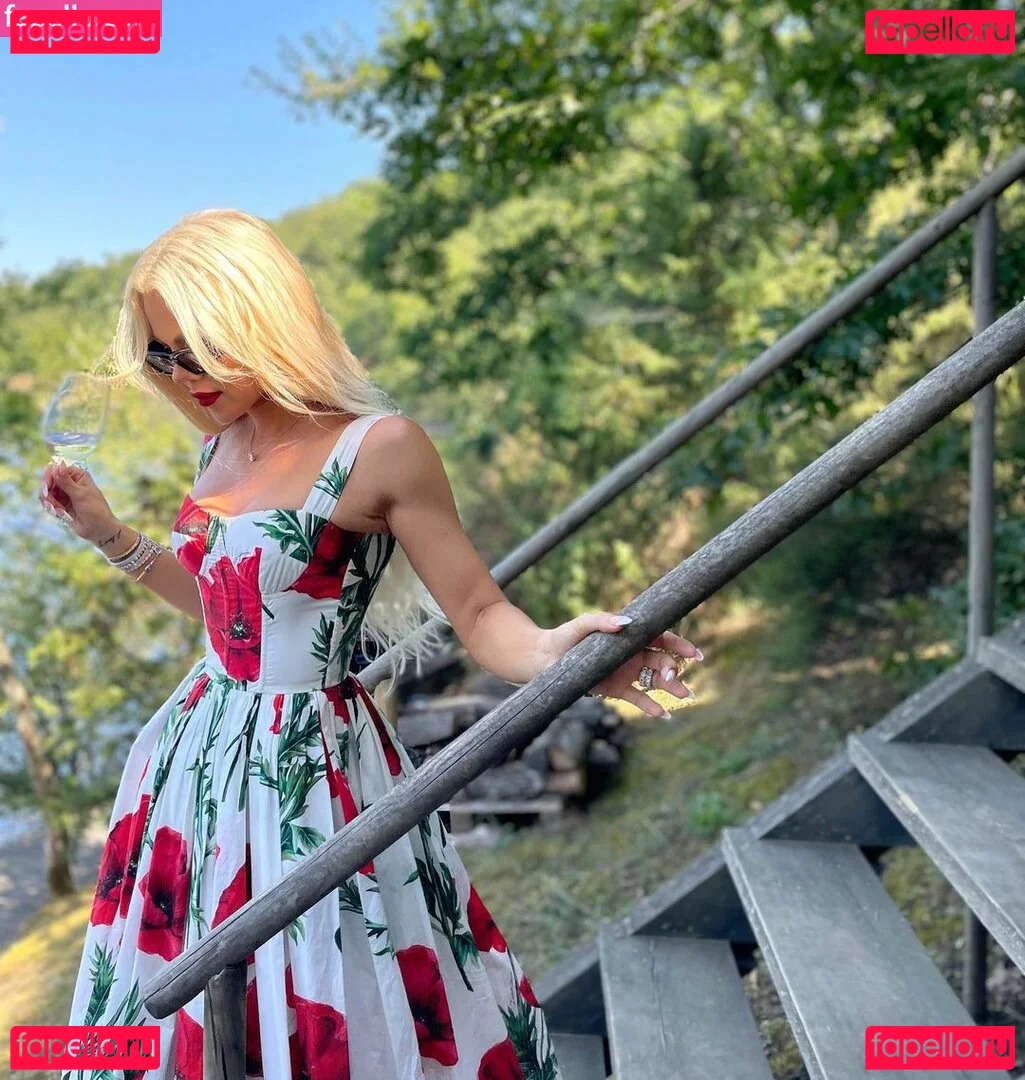 Khloe Kardashian Onlyfans Photo Gallery 