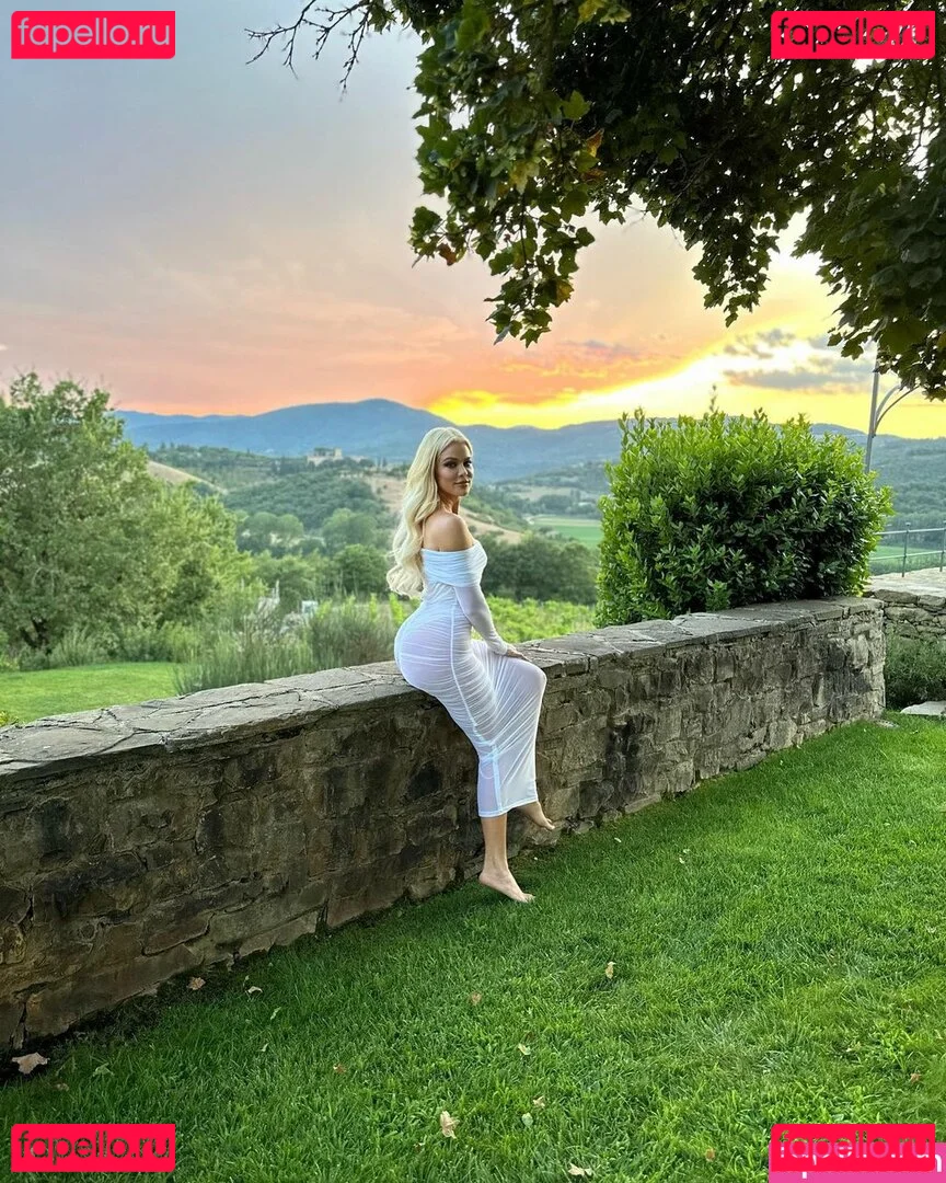 Khloe Kardashian Onlyfans Photo Gallery 