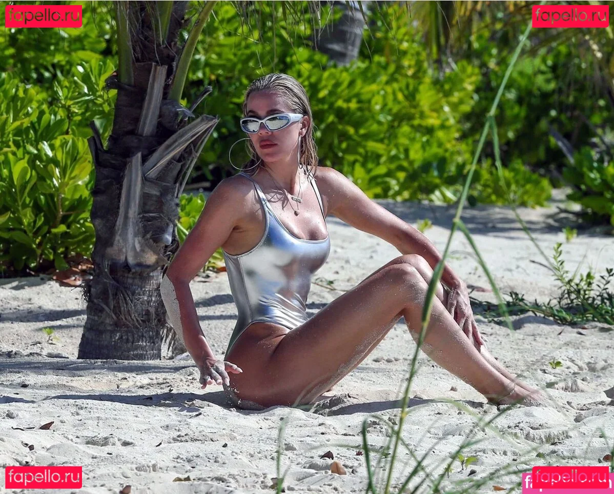 Khloe Kardashian Onlyfans Photo Gallery 