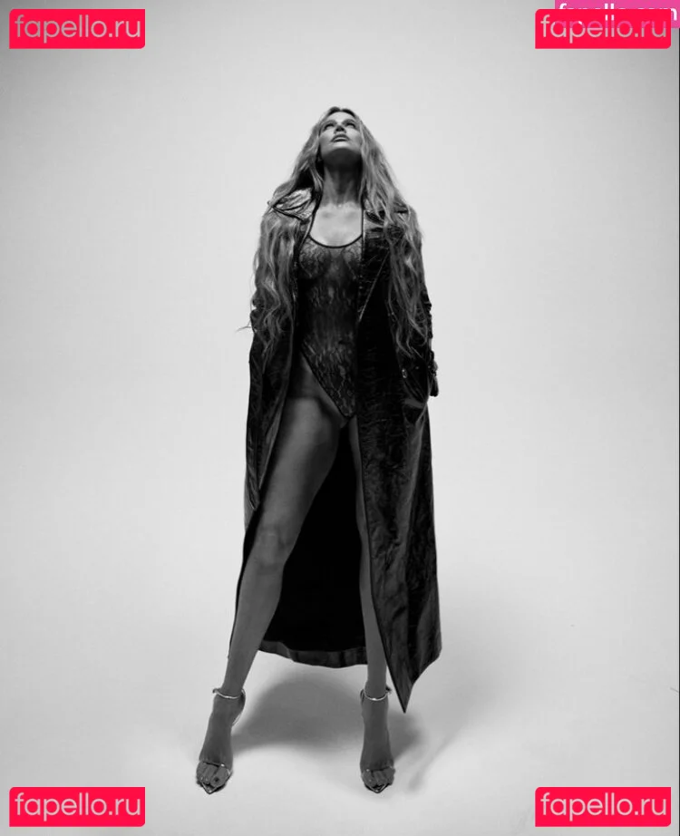 Khloe Kardashian Onlyfans Photo Gallery 