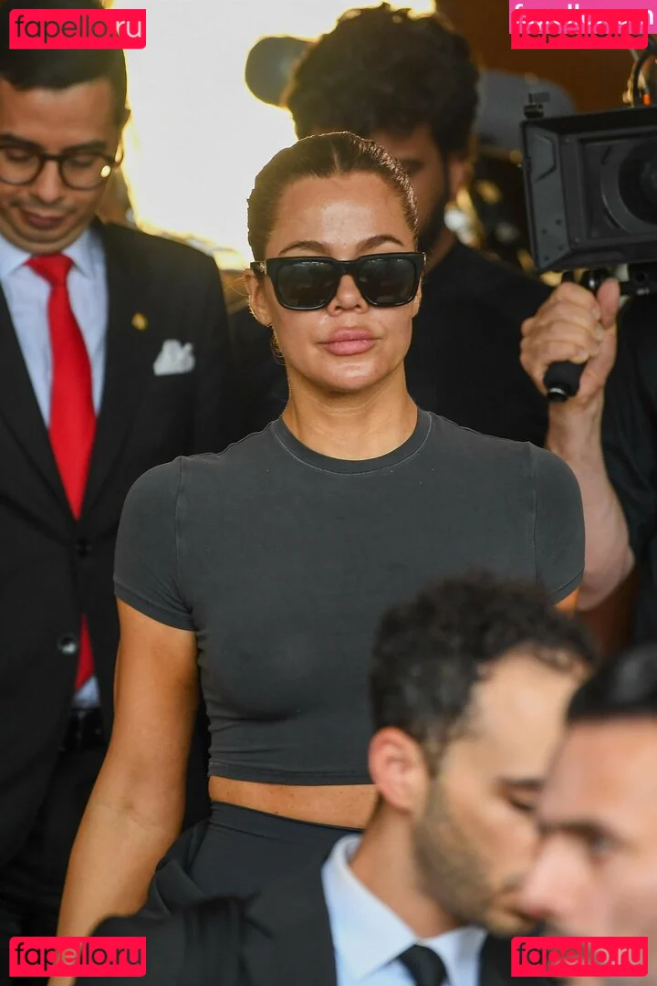 Khloe Kardashian Onlyfans Photo Gallery 