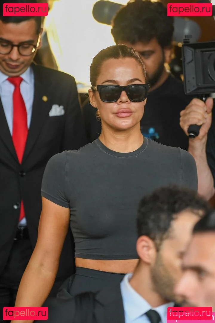 Khloe Kardashian Onlyfans Photo Gallery 