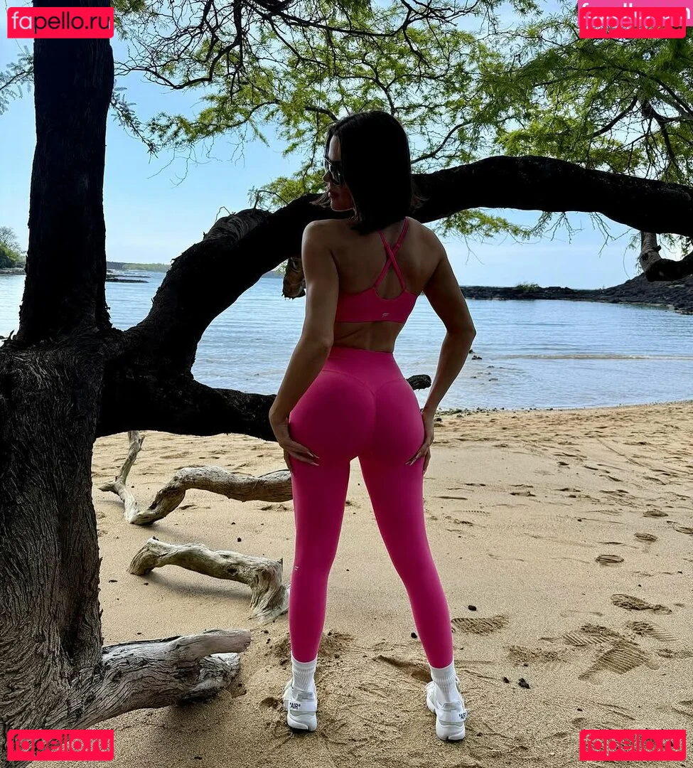 Khloe Kardashian Onlyfans Photo Gallery 