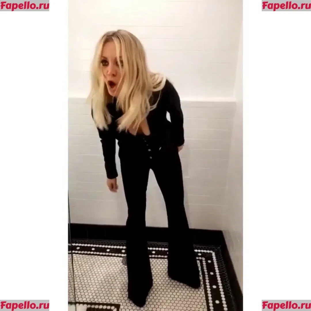 Kaley Cuoco Onlyfans Photo Gallery 