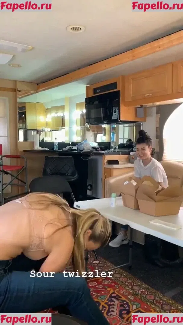 Kaley Cuoco Onlyfans Photo Gallery 