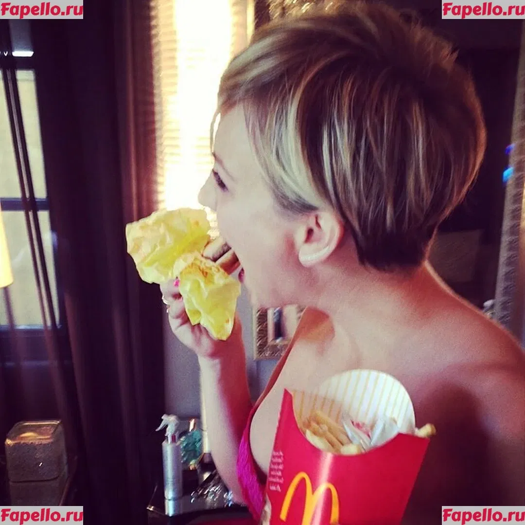 Kaley Cuoco Onlyfans Photo Gallery 