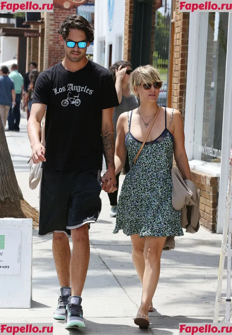 Kaley Cuoco Onlyfans Photo Gallery 