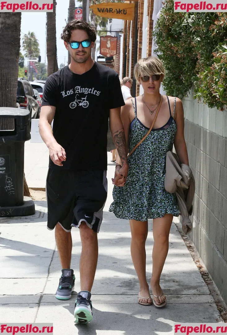 Kaley Cuoco Onlyfans Photo Gallery 