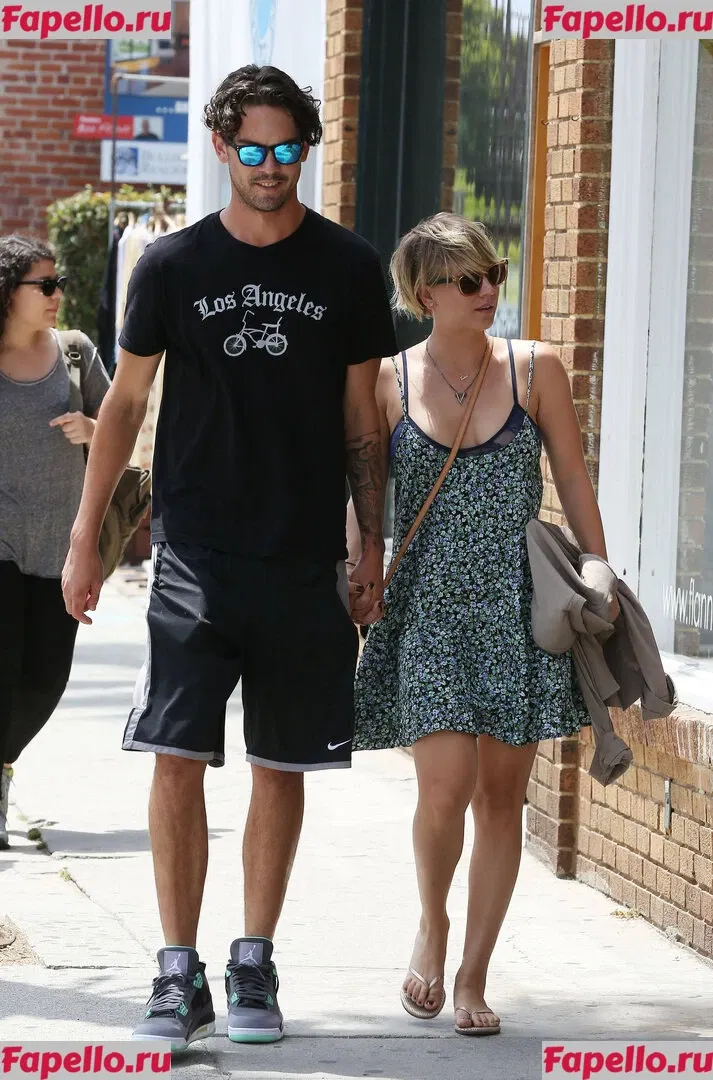 Kaley Cuoco Onlyfans Photo Gallery 