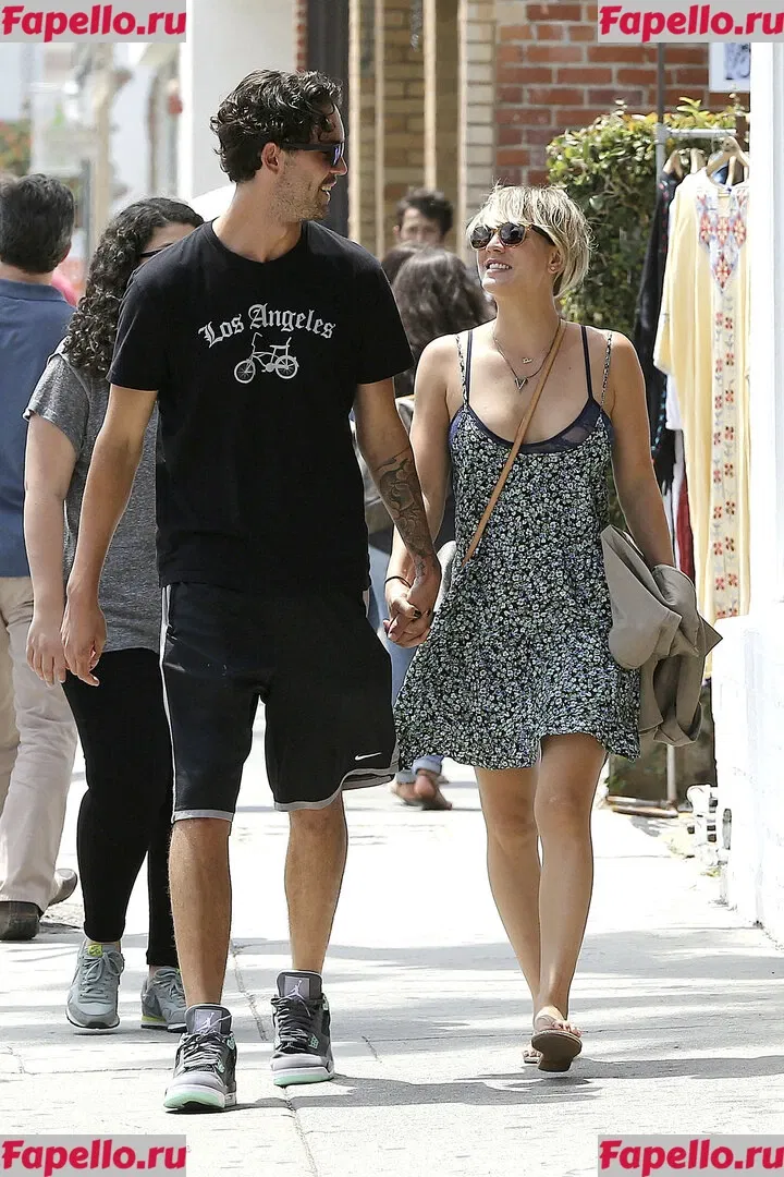 Kaley Cuoco Onlyfans Photo Gallery 