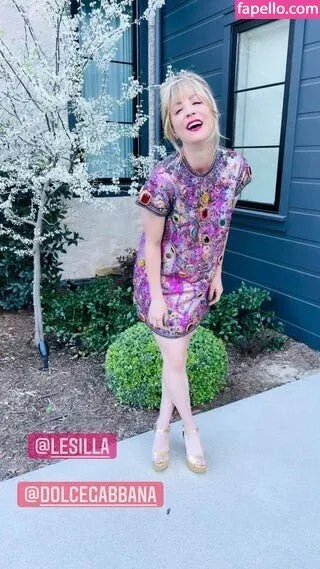 Kaley Cuoco Onlyfans Photo Gallery 