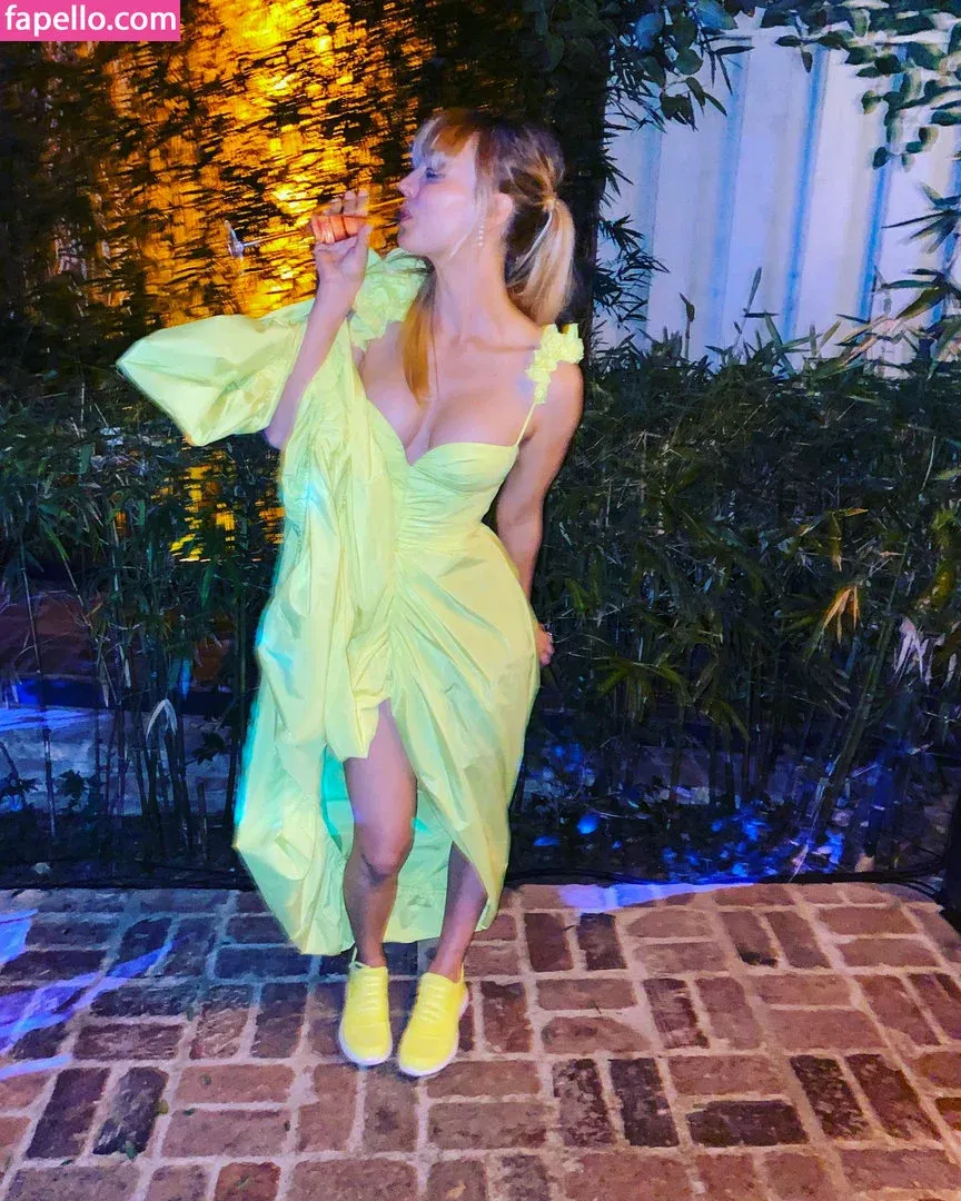 Kaley Cuoco Onlyfans Photo Gallery 