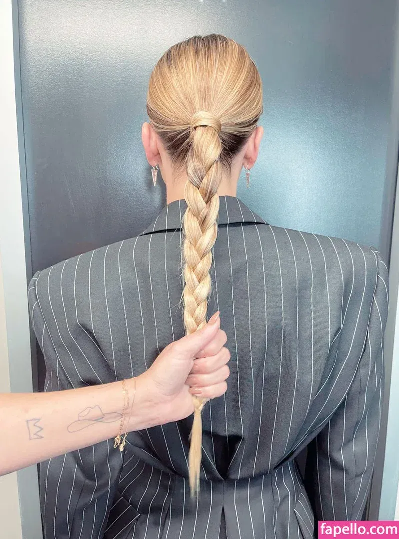 Kaley Cuoco Onlyfans Photo Gallery 