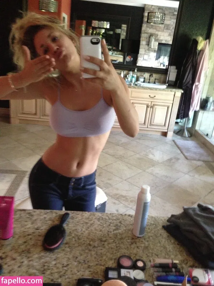 Kaley Cuoco Onlyfans Photo Gallery 