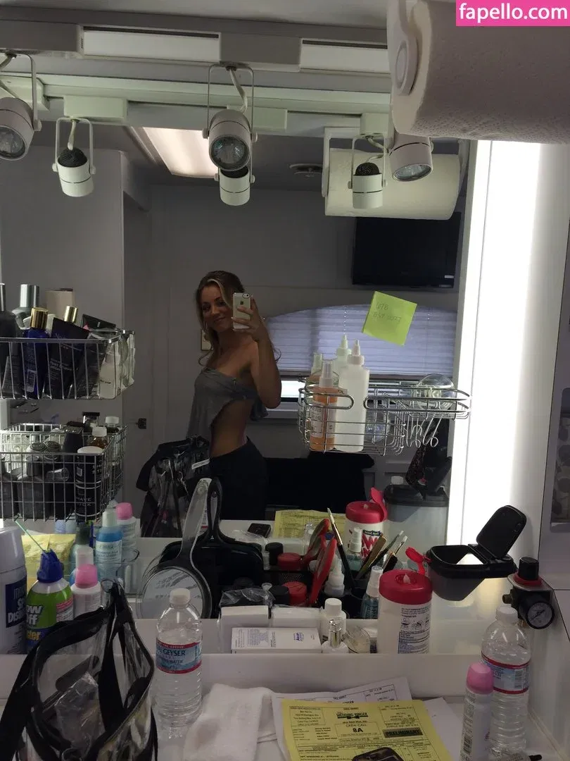 Kaley Cuoco Onlyfans Photo Gallery 