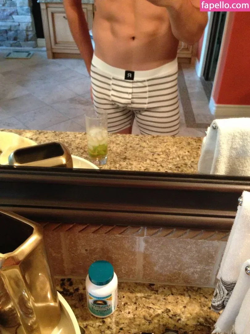 Kaley Cuoco Onlyfans Photo Gallery 