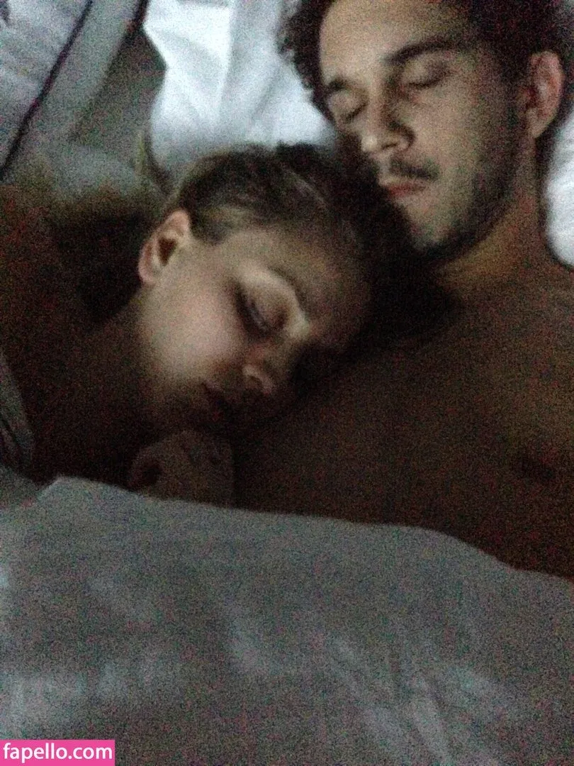 Kaley Cuoco Onlyfans Photo Gallery 