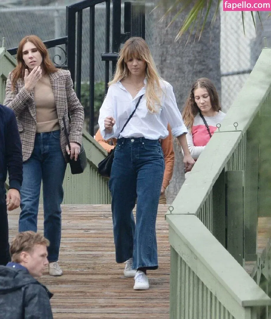 Kaley Cuoco Onlyfans Photo Gallery 