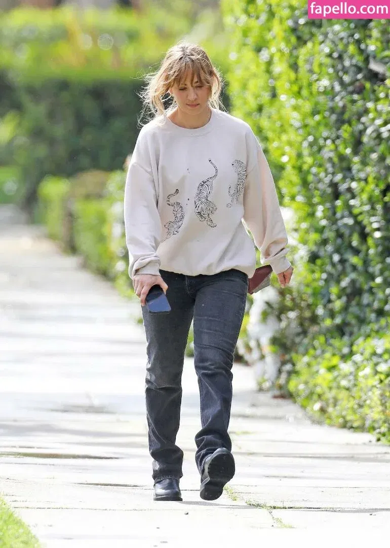 Kaley Cuoco Onlyfans Photo Gallery 