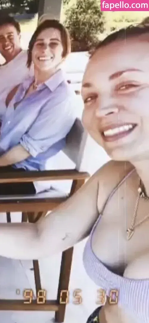 Kaley Cuoco Onlyfans Photo Gallery 