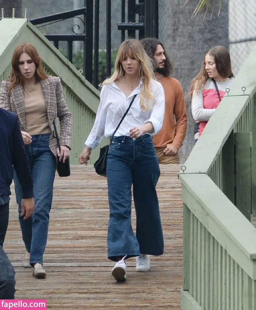 Kaley Cuoco Onlyfans Photo Gallery 