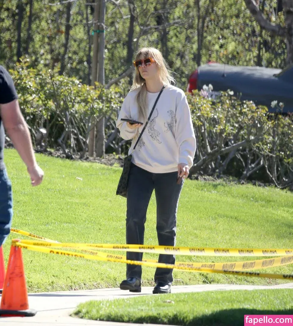 Kaley Cuoco Onlyfans Photo Gallery 