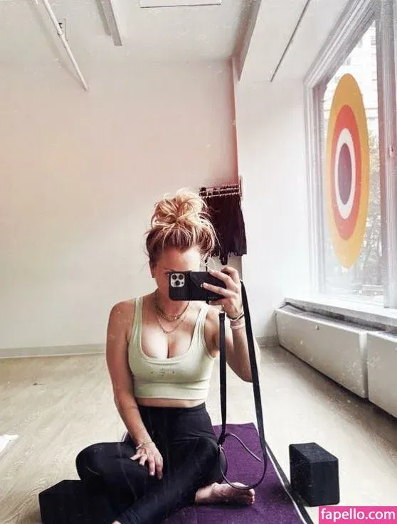 Kaley Cuoco Onlyfans Photo Gallery 