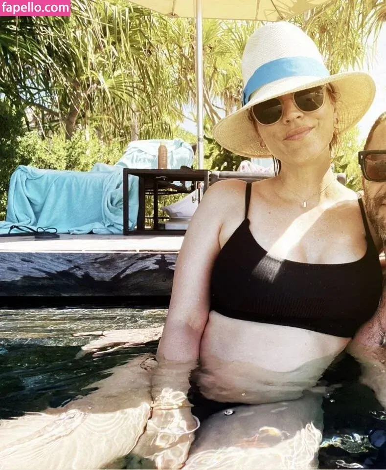 Kaley Cuoco Onlyfans Photo Gallery 