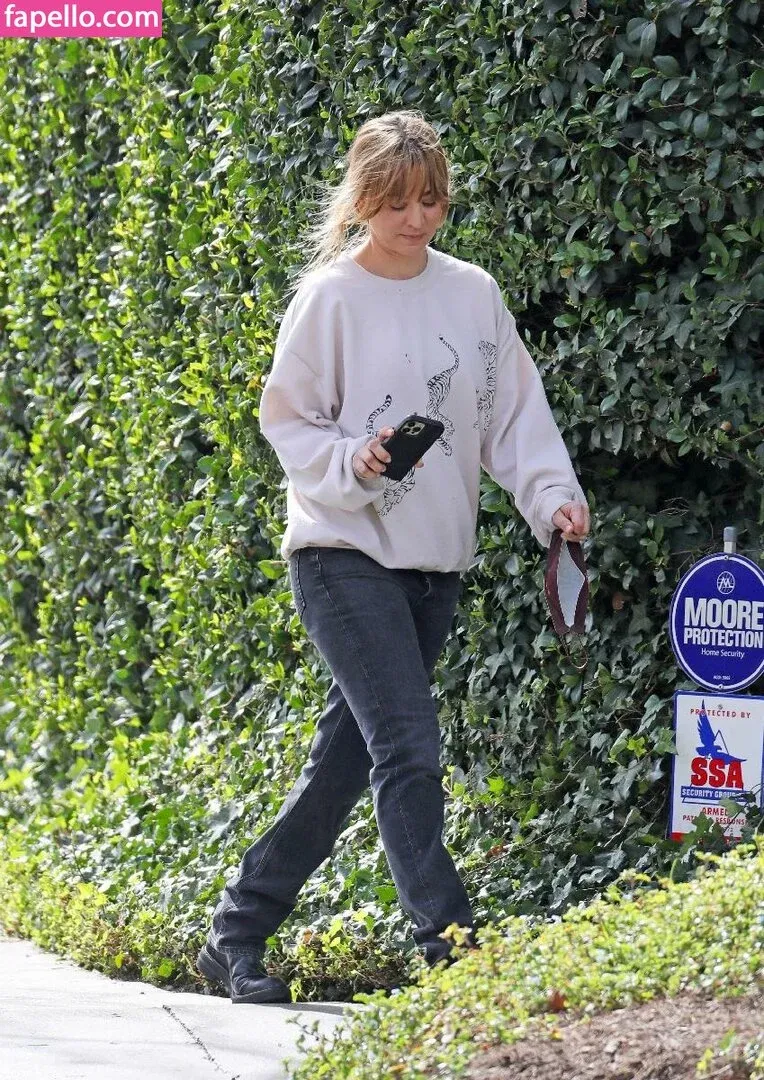 Kaley Cuoco Onlyfans Photo Gallery 