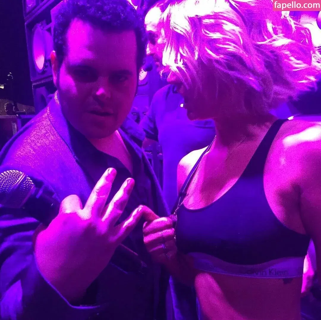 Kaley Cuoco Onlyfans Photo Gallery 