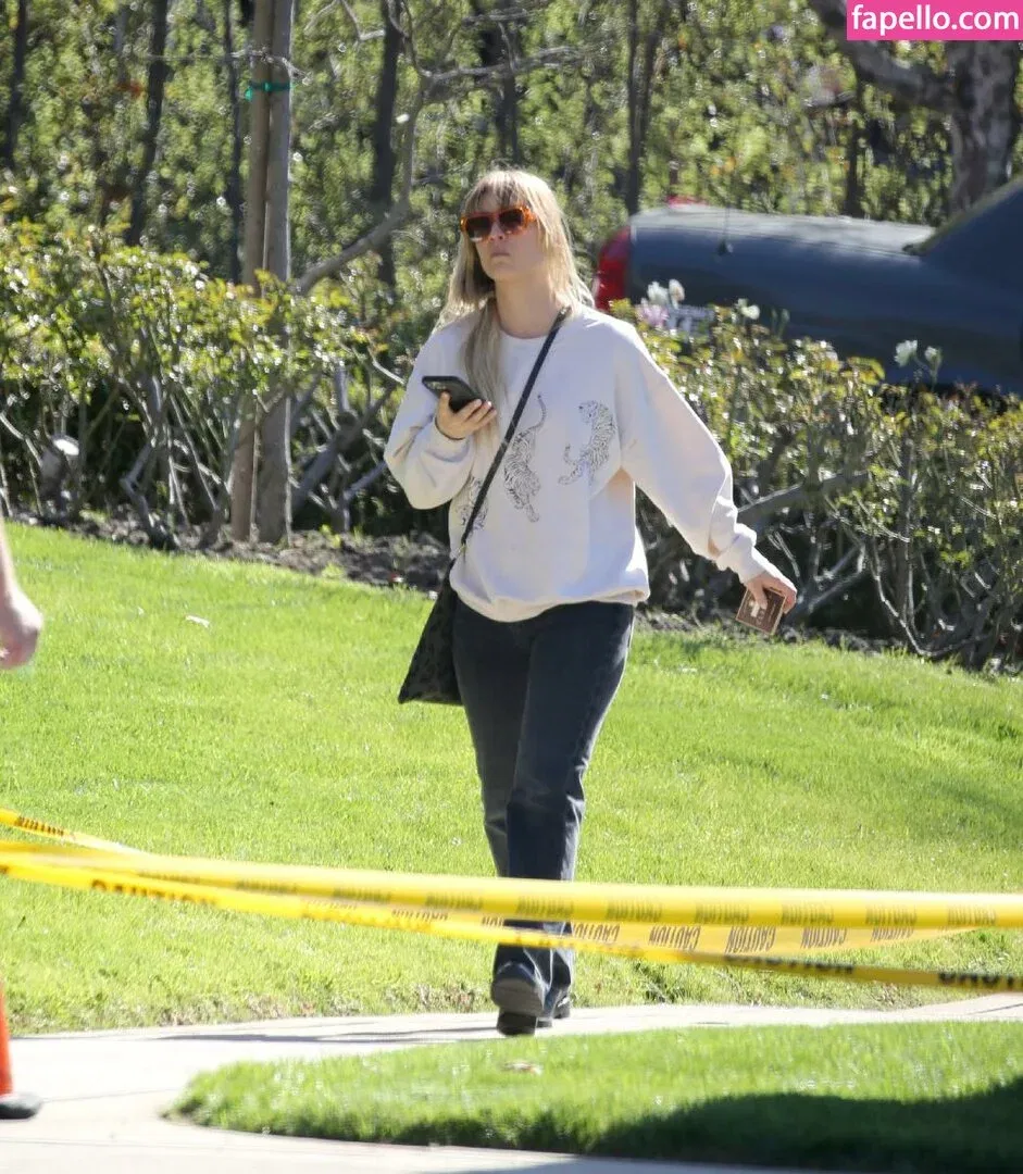 Kaley Cuoco Onlyfans Photo Gallery 