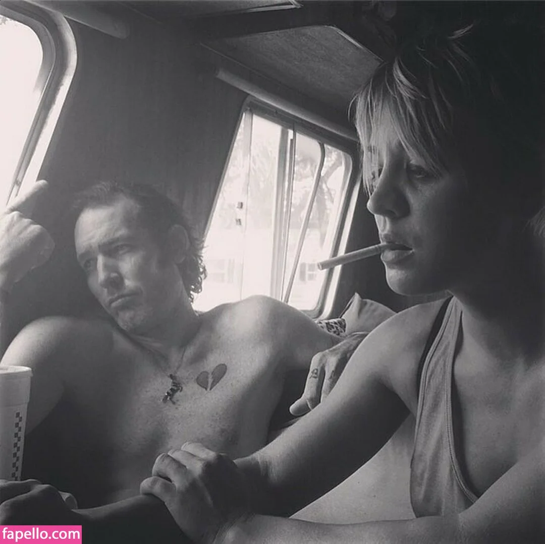 Kaley Cuoco Onlyfans Photo Gallery 