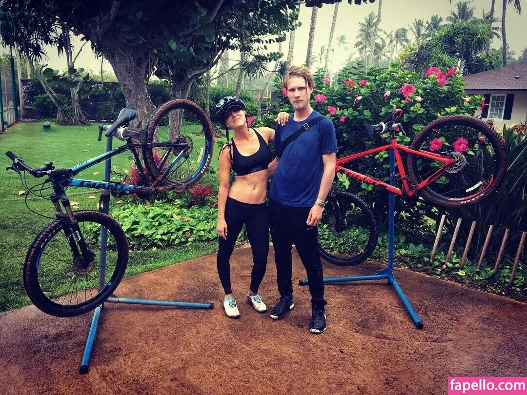 Kaley Cuoco Onlyfans Photo Gallery 