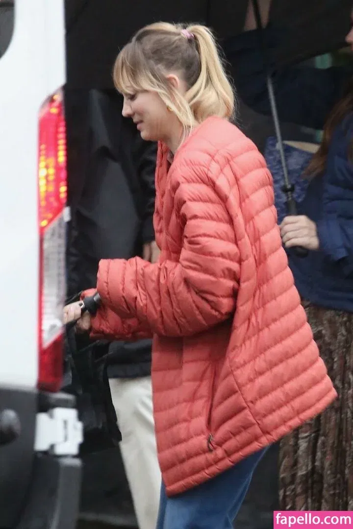 Kaley Cuoco Onlyfans Photo Gallery 