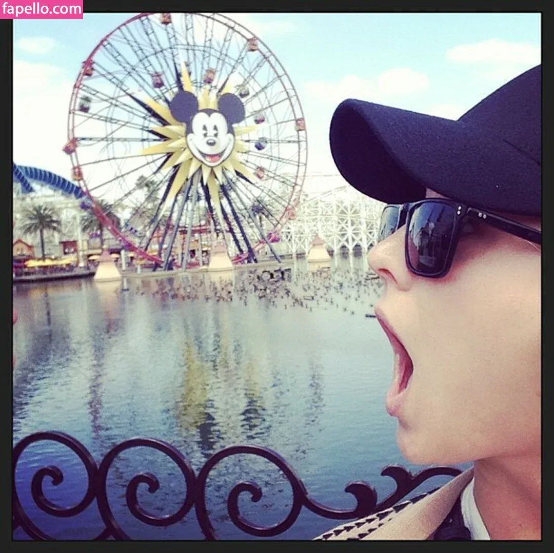 Kaley Cuoco Onlyfans Photo Gallery 