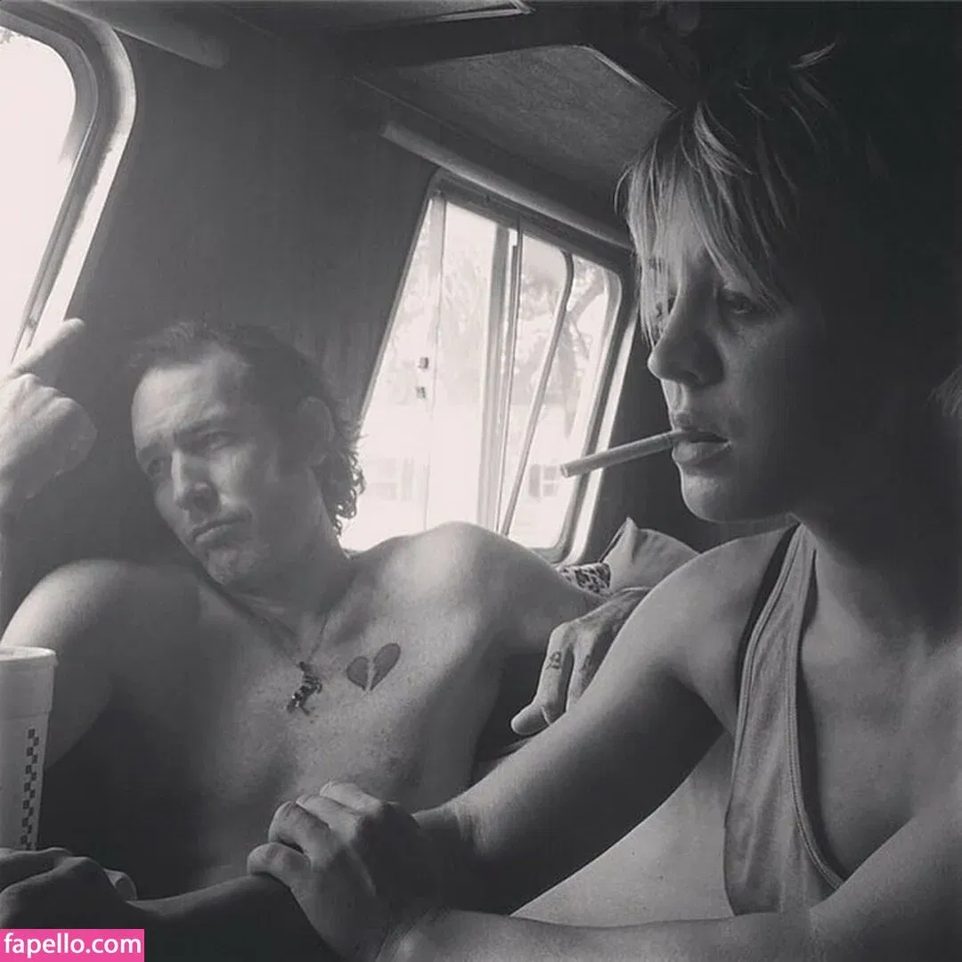 Kaley Cuoco Onlyfans Photo Gallery 