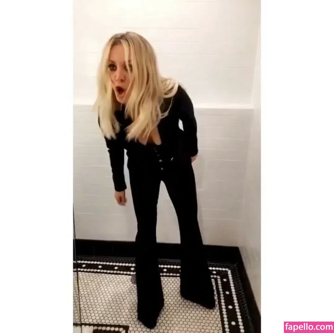 Kaley Cuoco Onlyfans Photo Gallery 