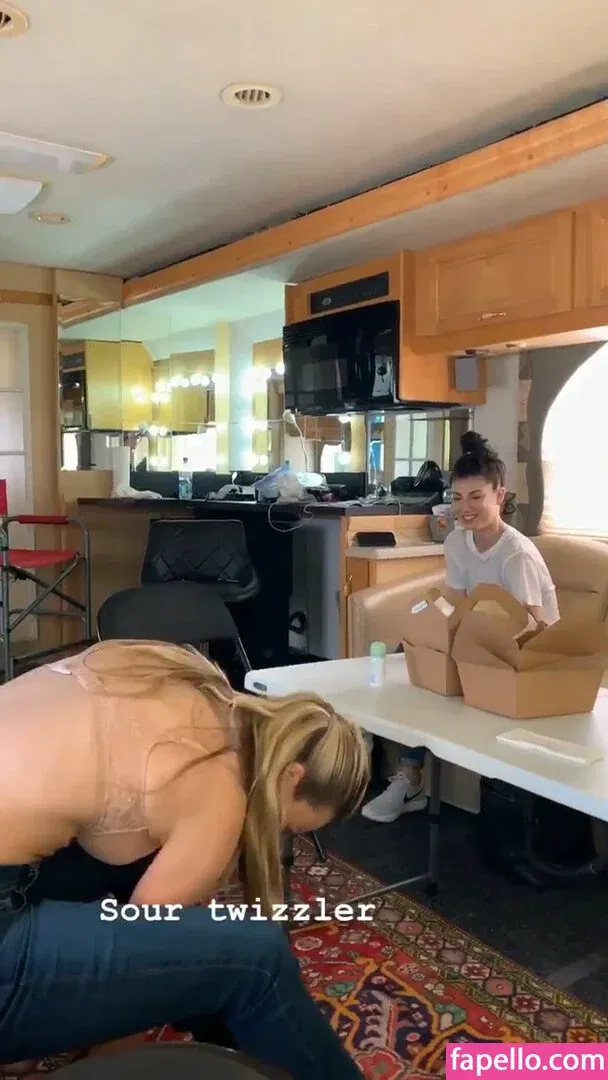 Kaley Cuoco Onlyfans Photo Gallery 