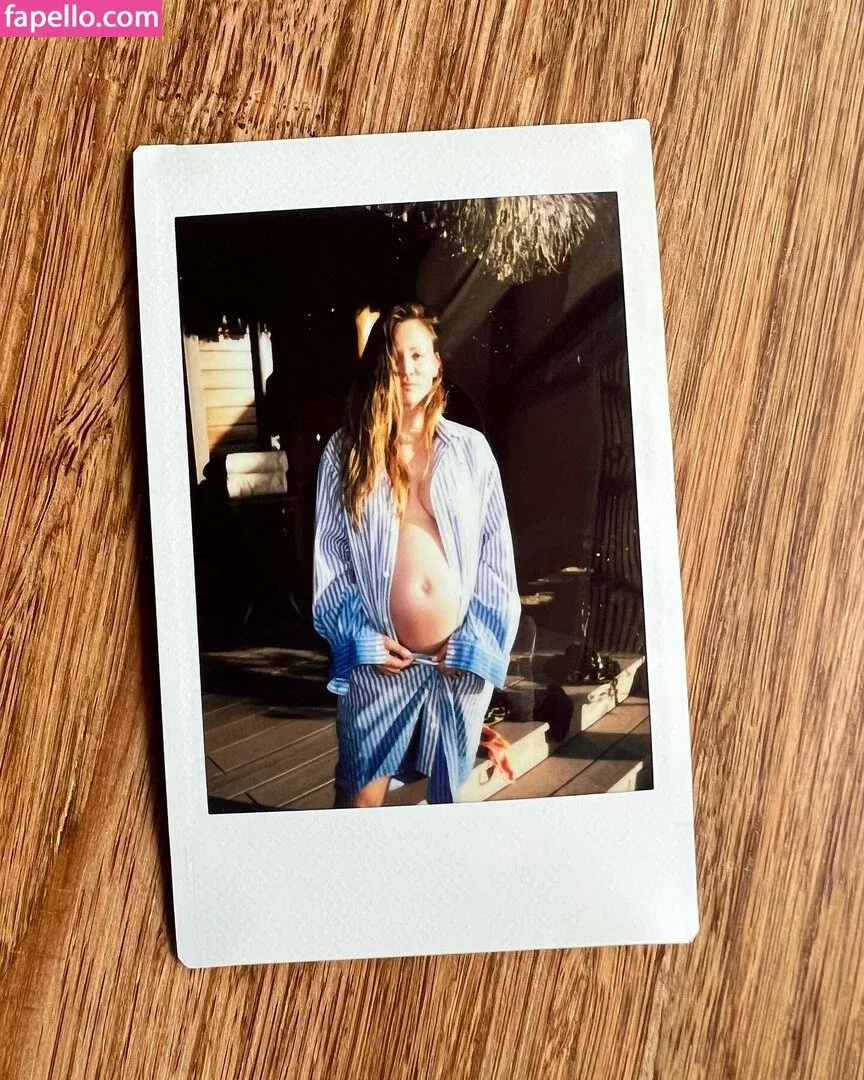 Kaley Cuoco Onlyfans Photo Gallery 