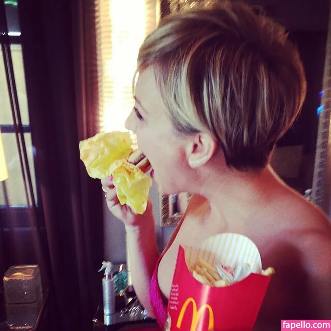 Kaley Cuoco Onlyfans Photo Gallery 