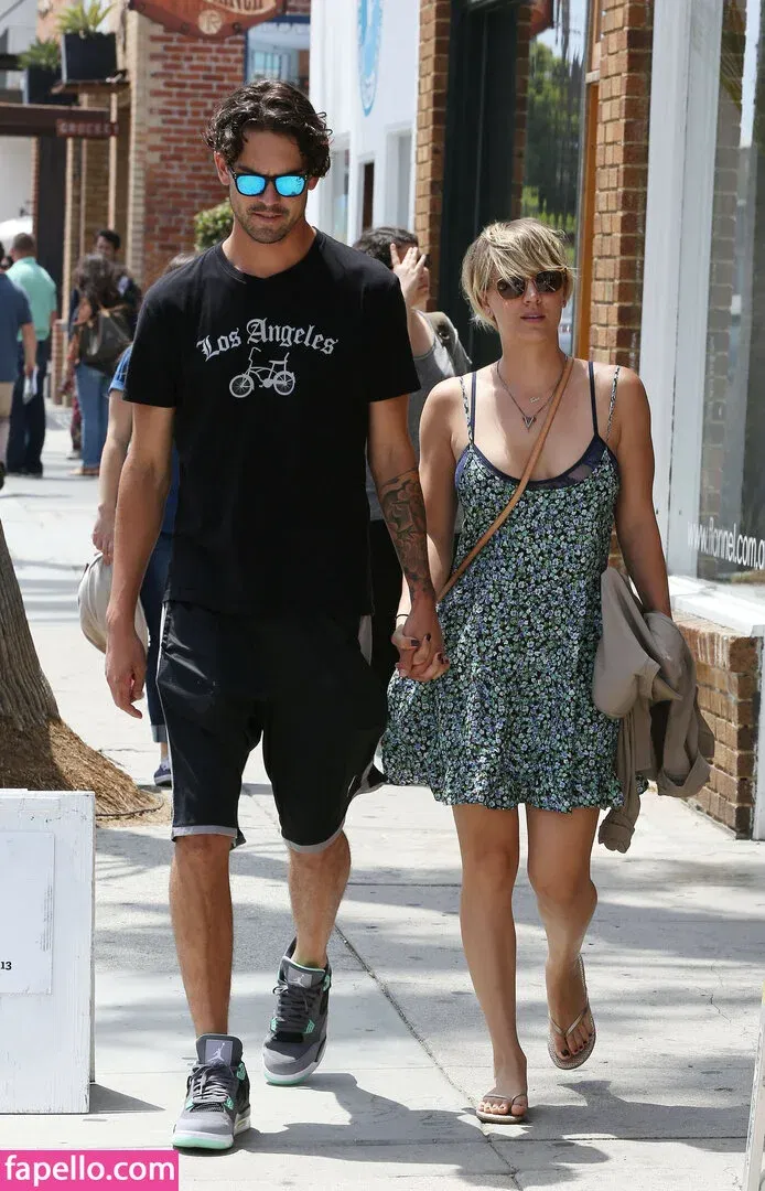 Kaley Cuoco Onlyfans Photo Gallery 