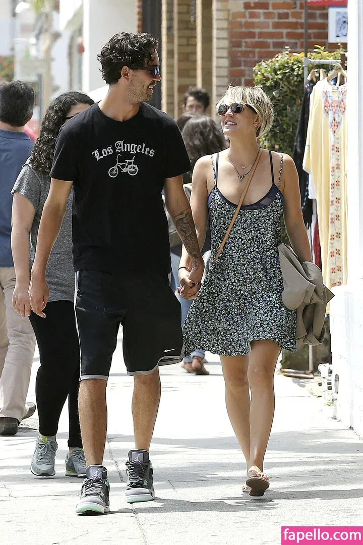 Kaley Cuoco Onlyfans Photo Gallery 