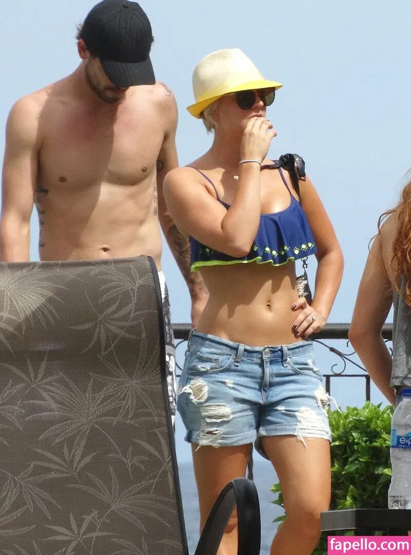 Kaley Cuoco Onlyfans Photo Gallery 