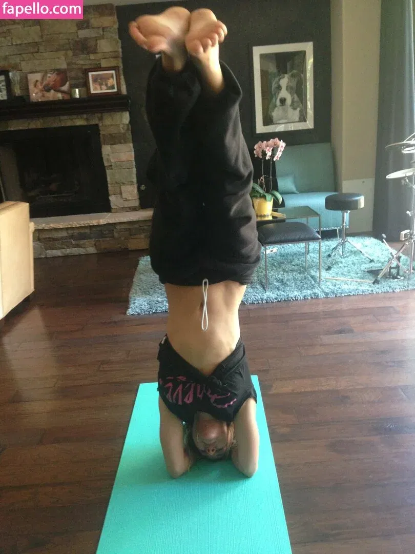 Kaley Cuoco Onlyfans Photo Gallery 